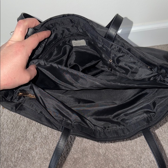 Elegant Black Tote Bag - Picture 3 of 5